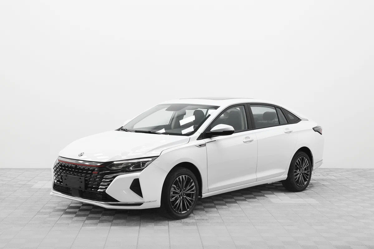 Dongfeng Shine Max с автосалона по цене от 1 319 000 рублей